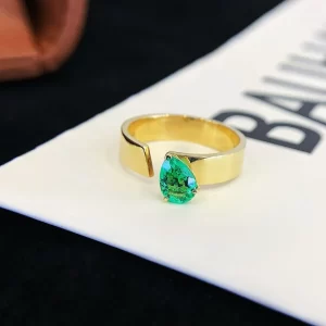 18K Gold Pear-Shaped Lab-Grown Emerald Ring — 0.61 ct — view 1
