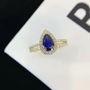 18K Gold Pear-Shaped Lab-Grown Sapphire Ring — 0.95 ct — view 1