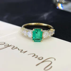 18K Gold Lab-Grown Emerald Ring — 0.7 ct — view 1