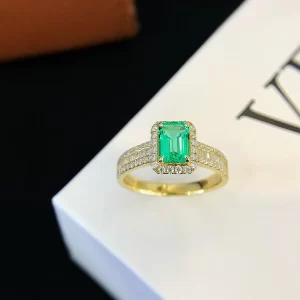 18K Gold Lab-Grown Emerald Ring — 0.89 ct — view 1