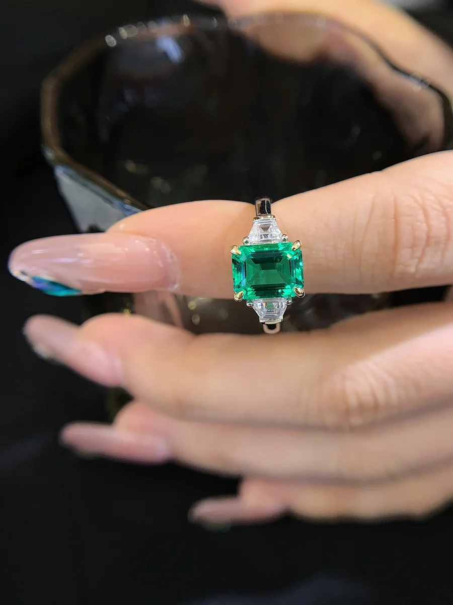 18K Gold Lab-Grown Emerald Ring — 2.1 ct — view 3