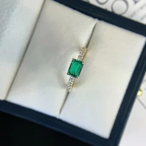18K Gold Lab-Grown Emerald Ring — 0.8 ct — view 1
