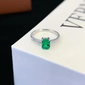 18K Gold Lab-Grown Emerald Ring — 0.84 ct — view 1