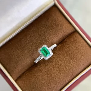 18K Gold Lab-Grown Emerald Ring — 0.530 ct — view 1