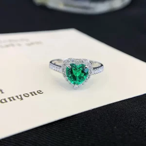 18K Gold Heart Lab-Grown Emerald Ring — 0.8 ct — view 1